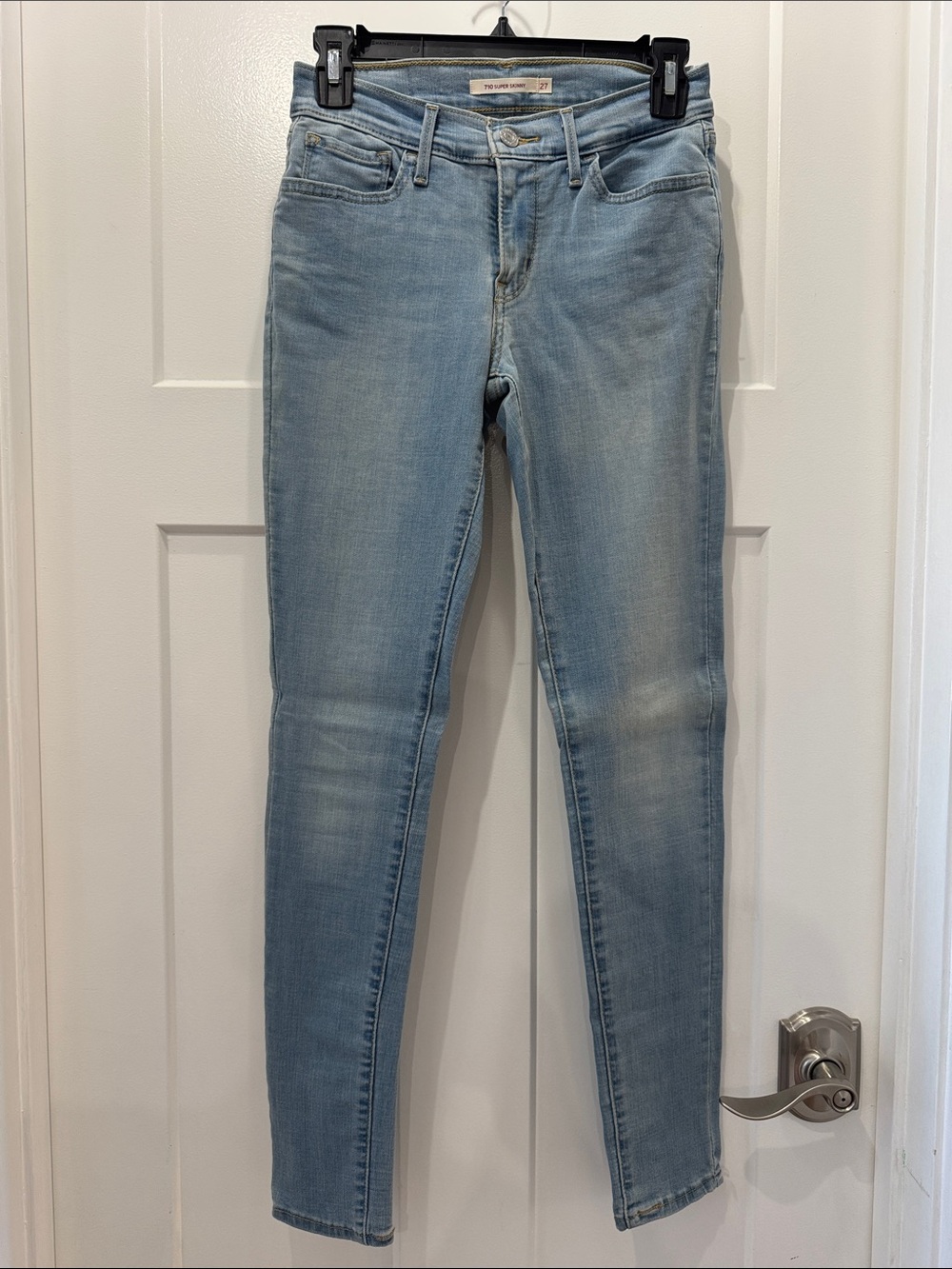 Levi’s 710 Super Skinny Light Wash Women’s Jeans Size 27